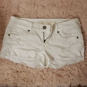 AE WHITE JEAN SHORTS